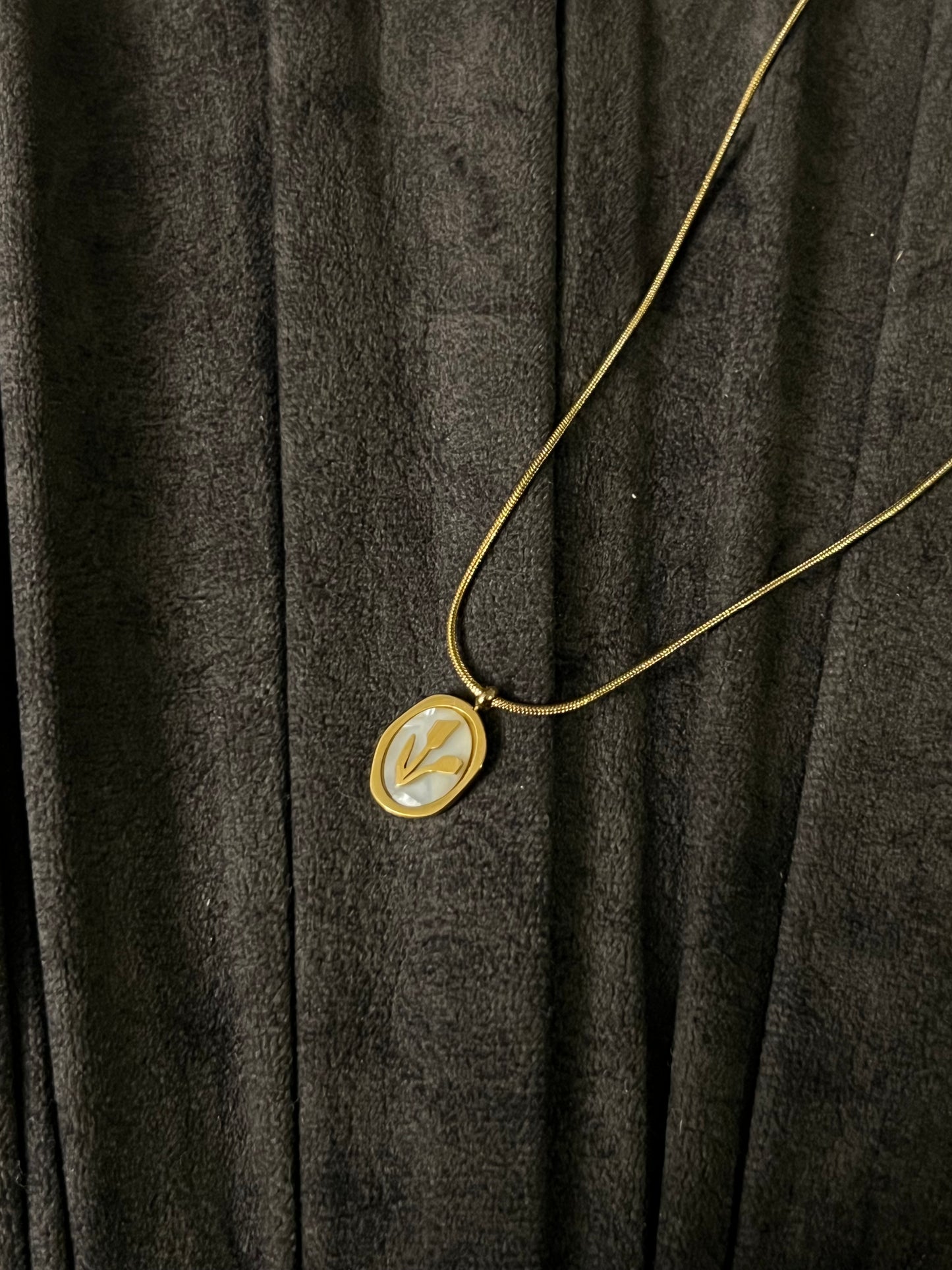Flora Crest Pendant