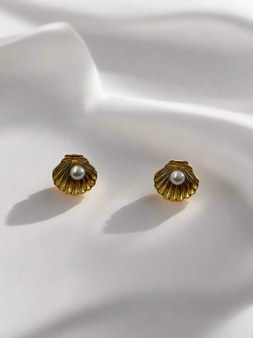 Pearla Studs