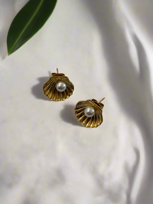 Pearla Studs