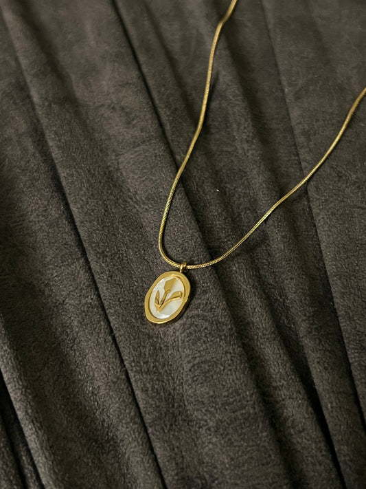 Flora Crest Pendant
